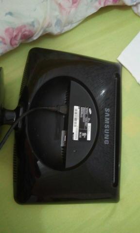 Monitor Samsung 17 Funcionando ta com uma listra