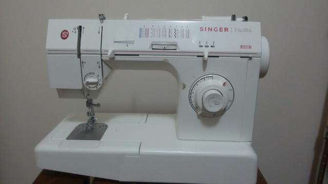 Máquina reta Singer Facilita
