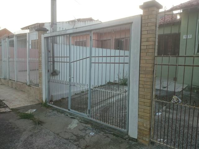 Portão contra-peso e grade.