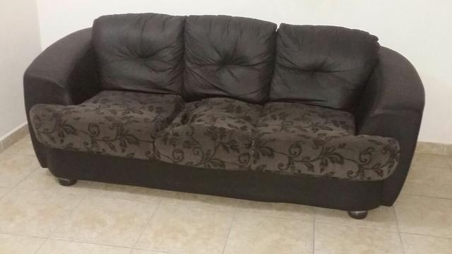 Sofa usado 3 lugares no estado leia o anuncio retirada