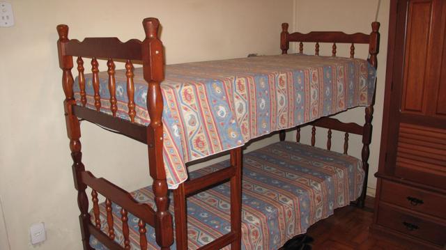 Beliche madeira vira duas camas separadas (usado). Ligue ou