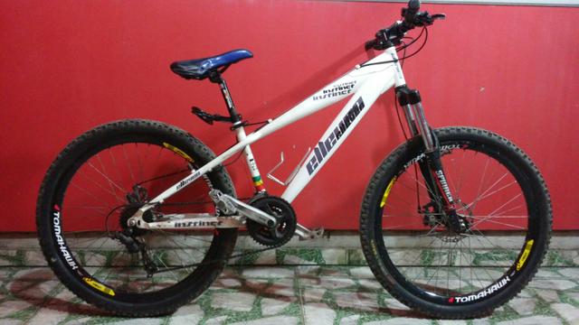 Bicicleta Elleven Instinct Downhill