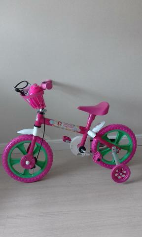 Bicicleta infantil da moranguinho.
