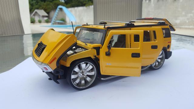 Hammer H2 miniatura 1:18 comprada no EUA