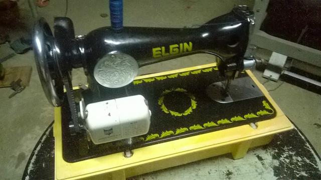Maquina de costura elgin