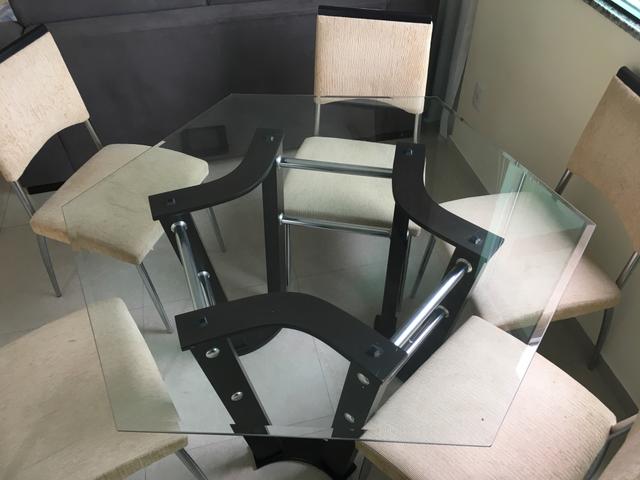 Mesa com tampo de vidro + 6 cadeiras