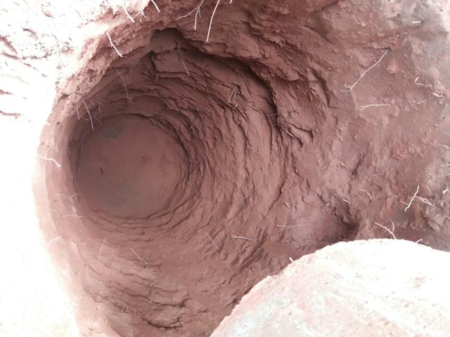 Perfuracao de fossa e fazemos encanamento temos manilha