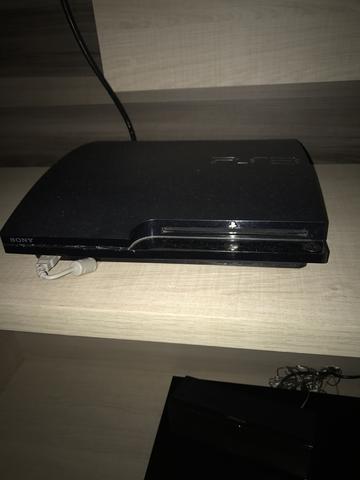PlayStation 3 super conservado, com os cabos e 3 controles