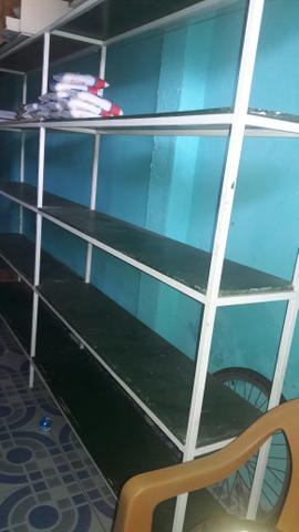 Vende se uma pratileira dois suportes