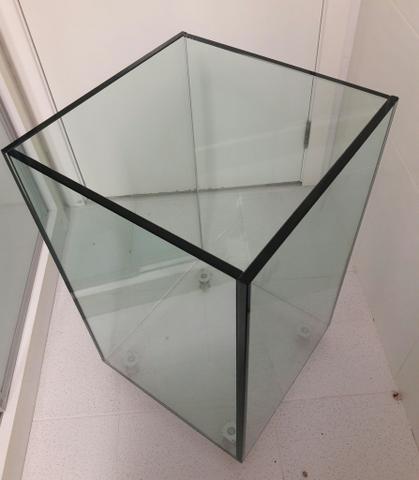 Cachepot em vidro temperado altura 77cm