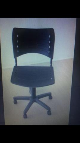 Cadeira preta nova