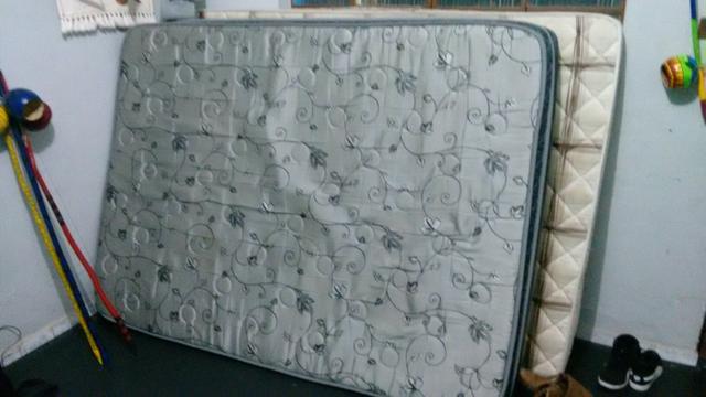 Colchão casal Light spuma seminovo