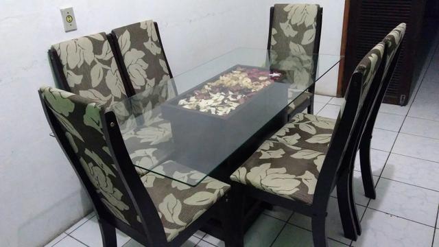 Conjunto de mesa com 6 cadeiras