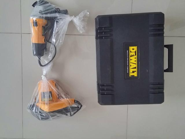 Conjunto de máquinas contendo Martelete, Maquita e