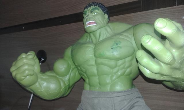 Hulk boneco. 