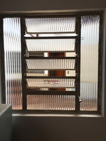 Janela basculante sem grade