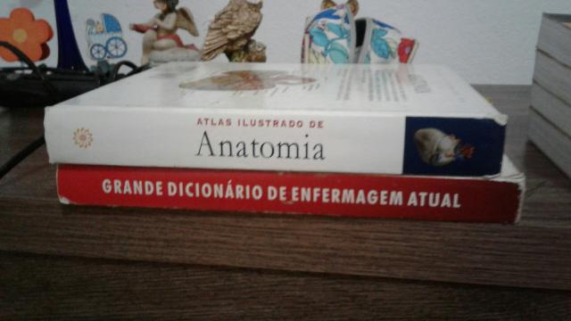 Livro de anatomia e dicionário de enfermagem