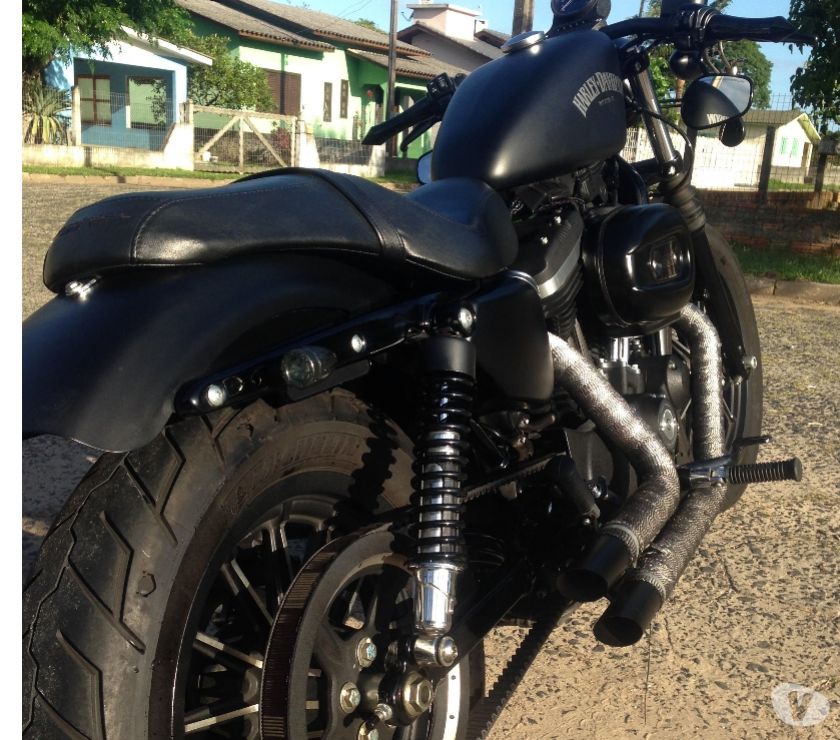 Moto Harley-Daivdson 883 Iron
