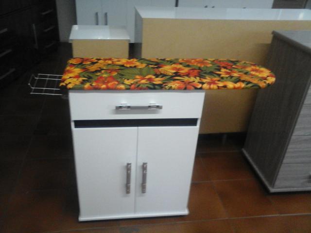 TAbua de passa roupas com armario Novo,ja incluso a entrega