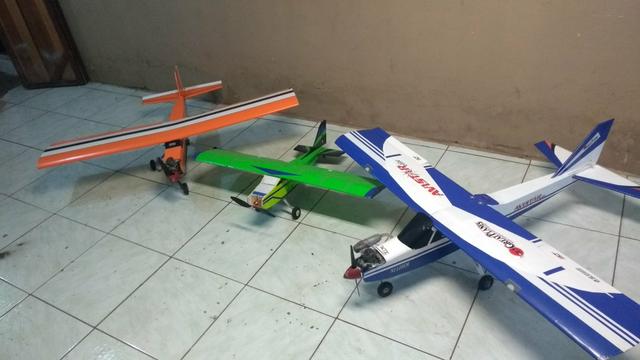 Tres aeromodelos