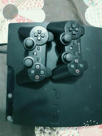 Vende-se ps3 desbloqueado 2 contros 3 jogos