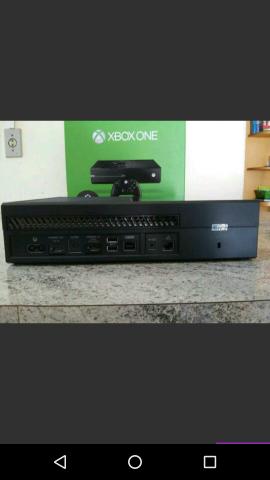 Xbox one 500g com nota fiscal e 36 jogos
