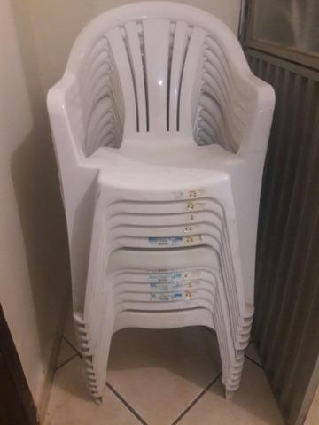 Cadeira plástica poltrona