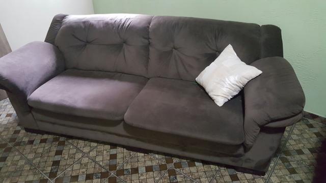 Conjunto de sofás de 2 e 3 lugares marrom