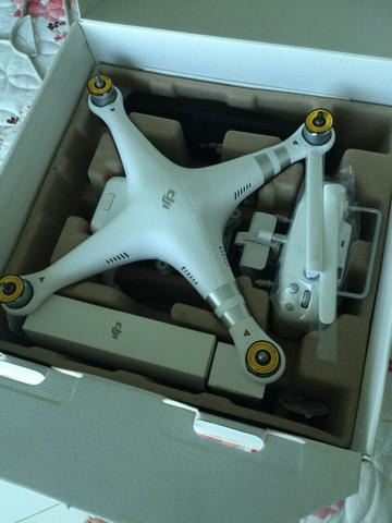 Drone completo voando com camera 4k