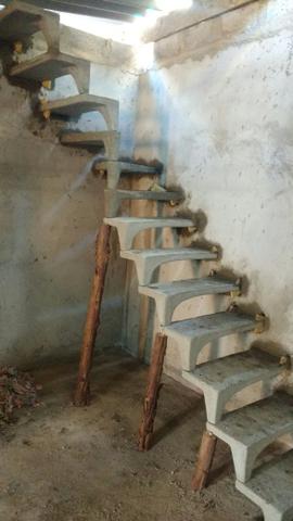 Escadas pré moldadas e corrimão de alumínio