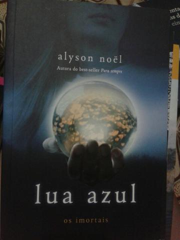 Livro "Lua azul"