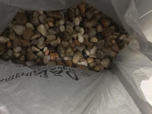 Pedras de rio para aquário tamanho médio pacotes de 5 KG