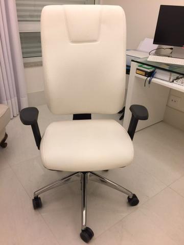 Cadeira giratória presidente branca - marca Caderode -