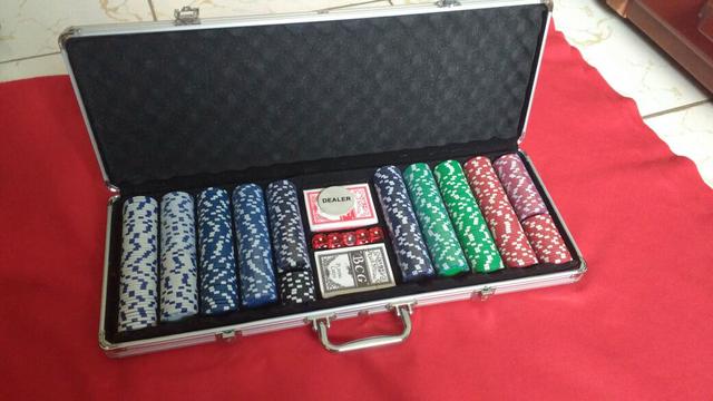 Maleta Poker 500 peças com feltro vermelho