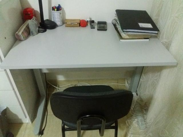 Mesa de estudo ou escritorio e cadeira Novissima