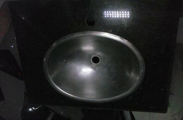 Pia de marmore e cuba de aluminio