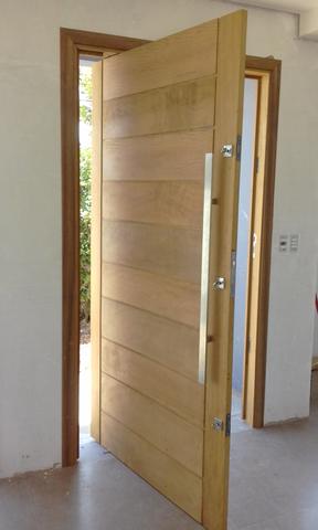 Portas, porta balcão, janelas em madeira nobre "Itaúba"