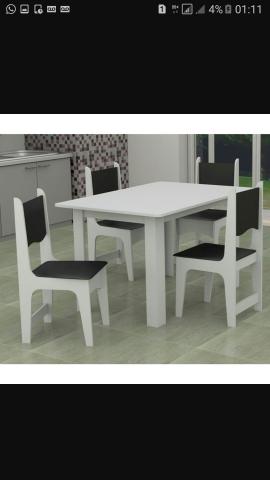 Vendo mesa com 4 cadeiras branca e preta mdf semi nova