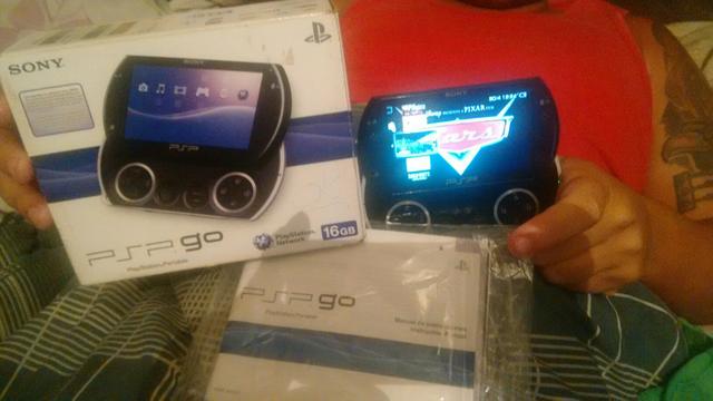 Vendo um PSP Go semi novo