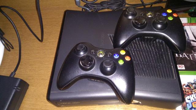 Xbox 360(destravado)+8 jogos+ Kinect+ 2 controles