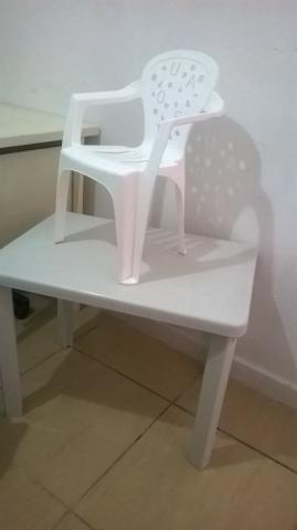 1 Mesa plástica, 1 cadeira