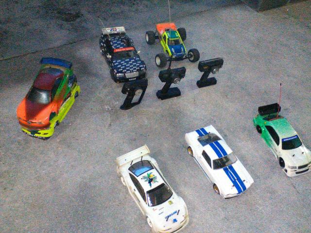 Automodelos a gasolina e elétrico de competição