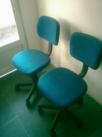 Cadeira azul - Secretária