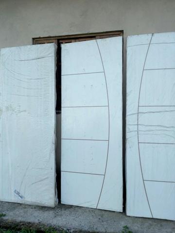 Kit com 3 portas internas brancas