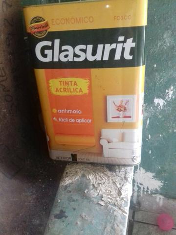 Lata de tinta Branca