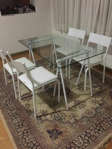Mesa de vidro + 4 cadeiras