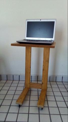 Mesa pequena de notebook