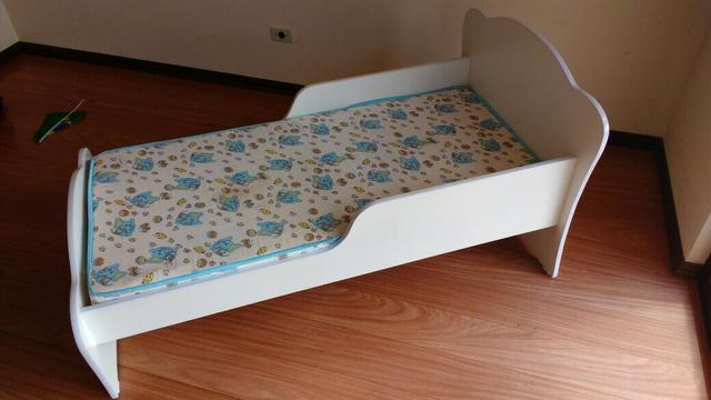 Mini cama infantil Seminova + colchão infantil