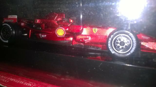 Miniatura Ferrari em escala 1/43