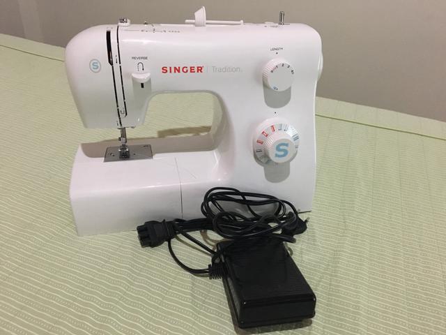 Máquina de costura singer